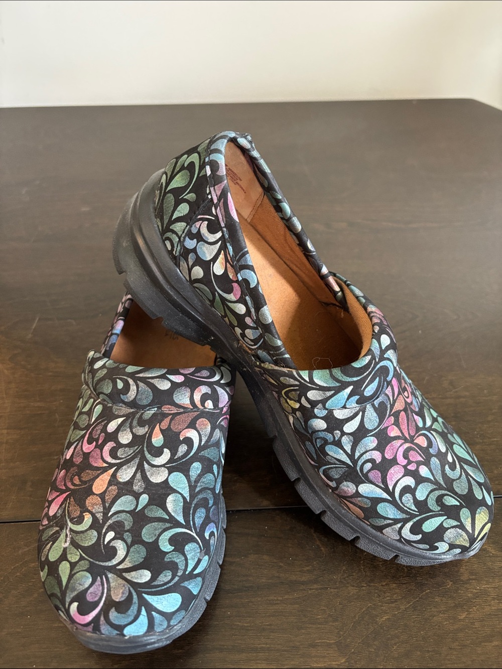 Nurse Mates Libby Comfort Rainbow Rain Drop Clogs Size 8.5